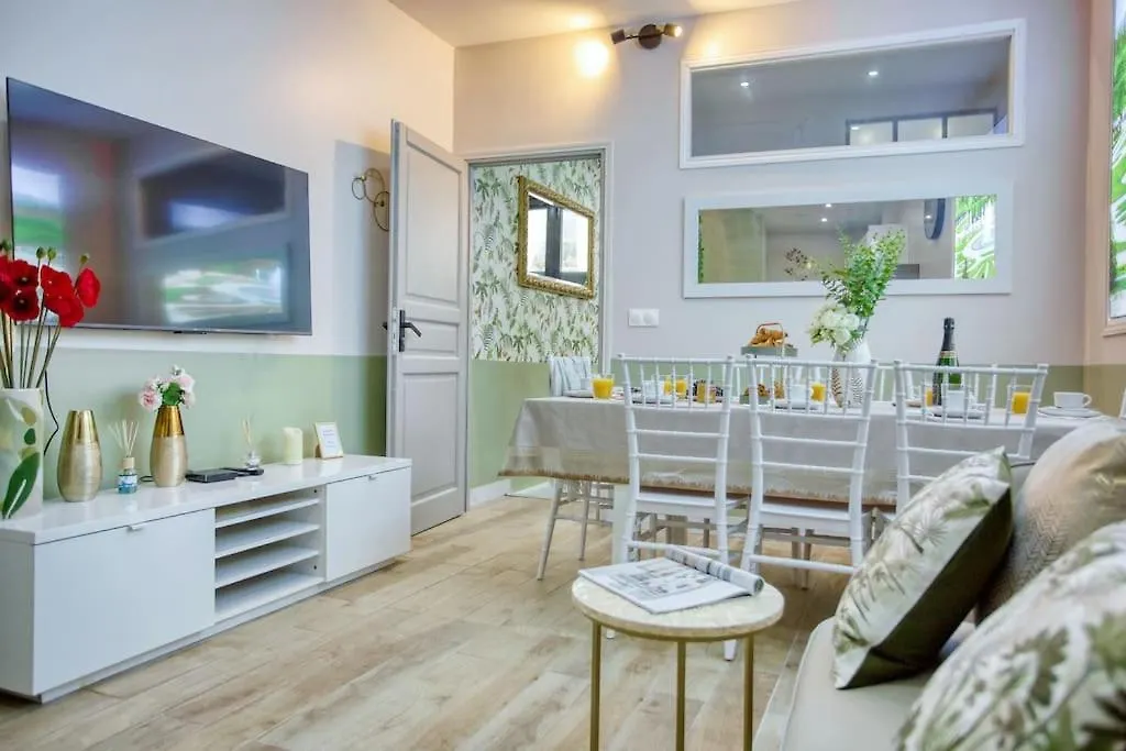 Le Nid Parisien Triplex Cosy Et Chaleureux Apartment 0*, Paris France