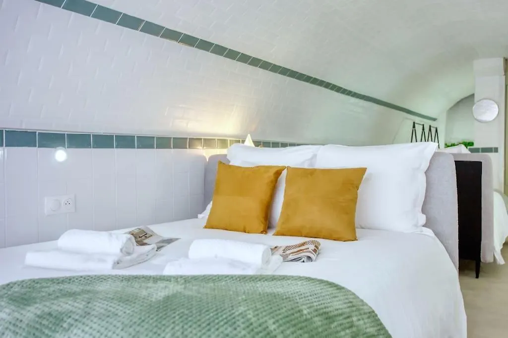 Le Nid Parisien Triplex Cosy Et Chaleureux Apartment 0*, Paris